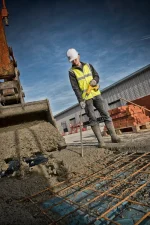 DEWALT DCE531N-XJ vibratore per calcestruzzo in uso