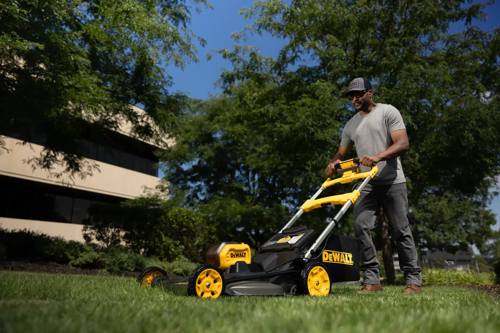 DCMWSP550N-XJ DEWALT DCMWSP550N-XJ tondeuse autotractée 53 cm 54V XR FLEXVOLT